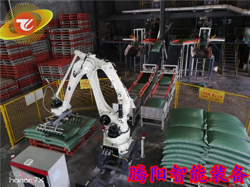 化肥行業(yè)的新寵 碼垛機(jī)械手(圖文)