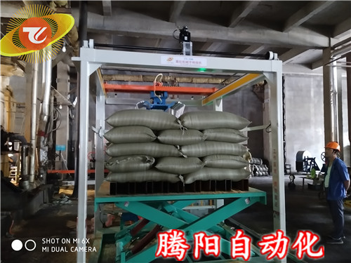 全自動碼垛機收官包裝流水線作業(yè)(圖文)